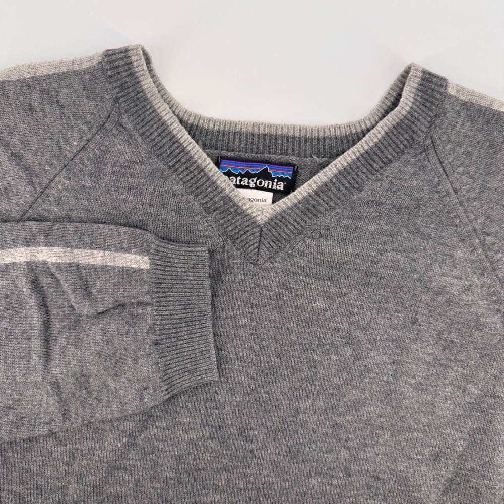 Patagonia V-Neck Sweater Mens XL Grey Wool Cashmere Blend Raglan Stripe 9010